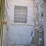 Traditional House بيت شباب