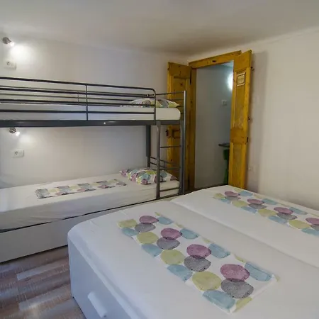 Hostal Traditional House Piran