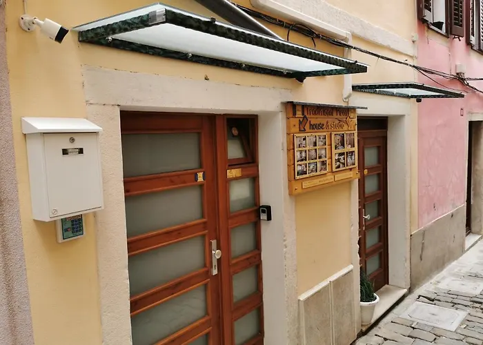 旅馆 Traditional House *